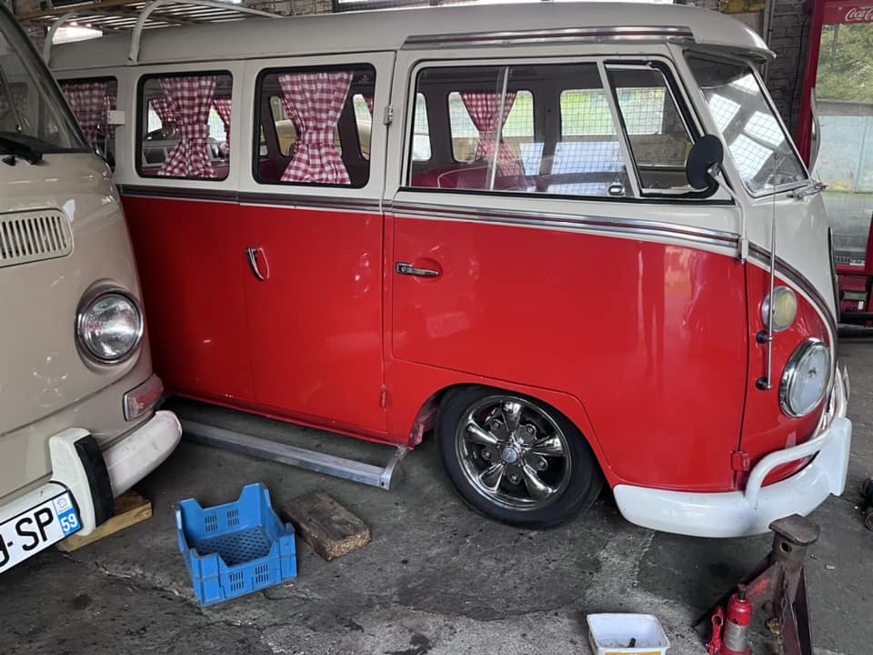 vw bus on 5 spokes wheels